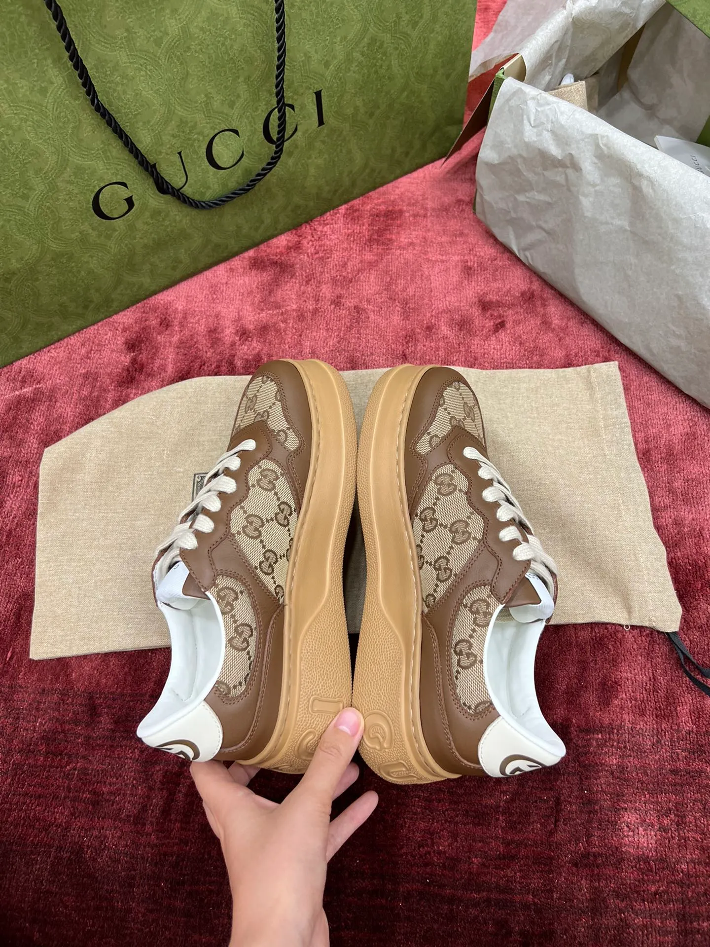 👟👟Ex-factory price 480👟👟 Gucc*i~~New upgraded version, original original color @GG couple's thick-soled shoes...biscuit shoes...white shoes...sneakers...flat shoes...catwalk style: celebrities, Internet celebrities, Xiaohongshu, etc. will definitely plant grass and call❤ Original customized cowhide fabric (classic old floral fabric, perforation, embossing process), the original bottom has a big logo, and there is a GG on the heel Logo, 5cm thick sole, classic Gucci webbing... Women's size 35-40, men's size 39-44